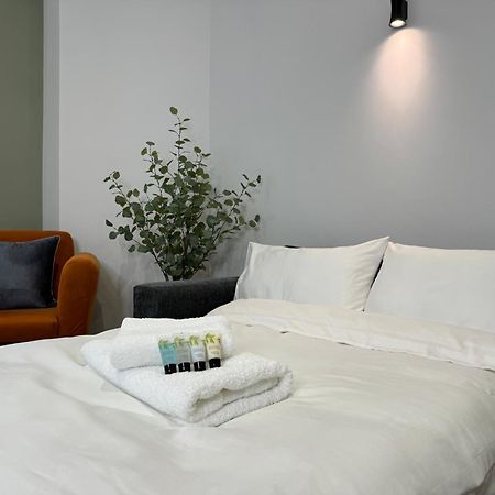 Modern One-Bedroom Apartment Swindon Exteriér fotografie