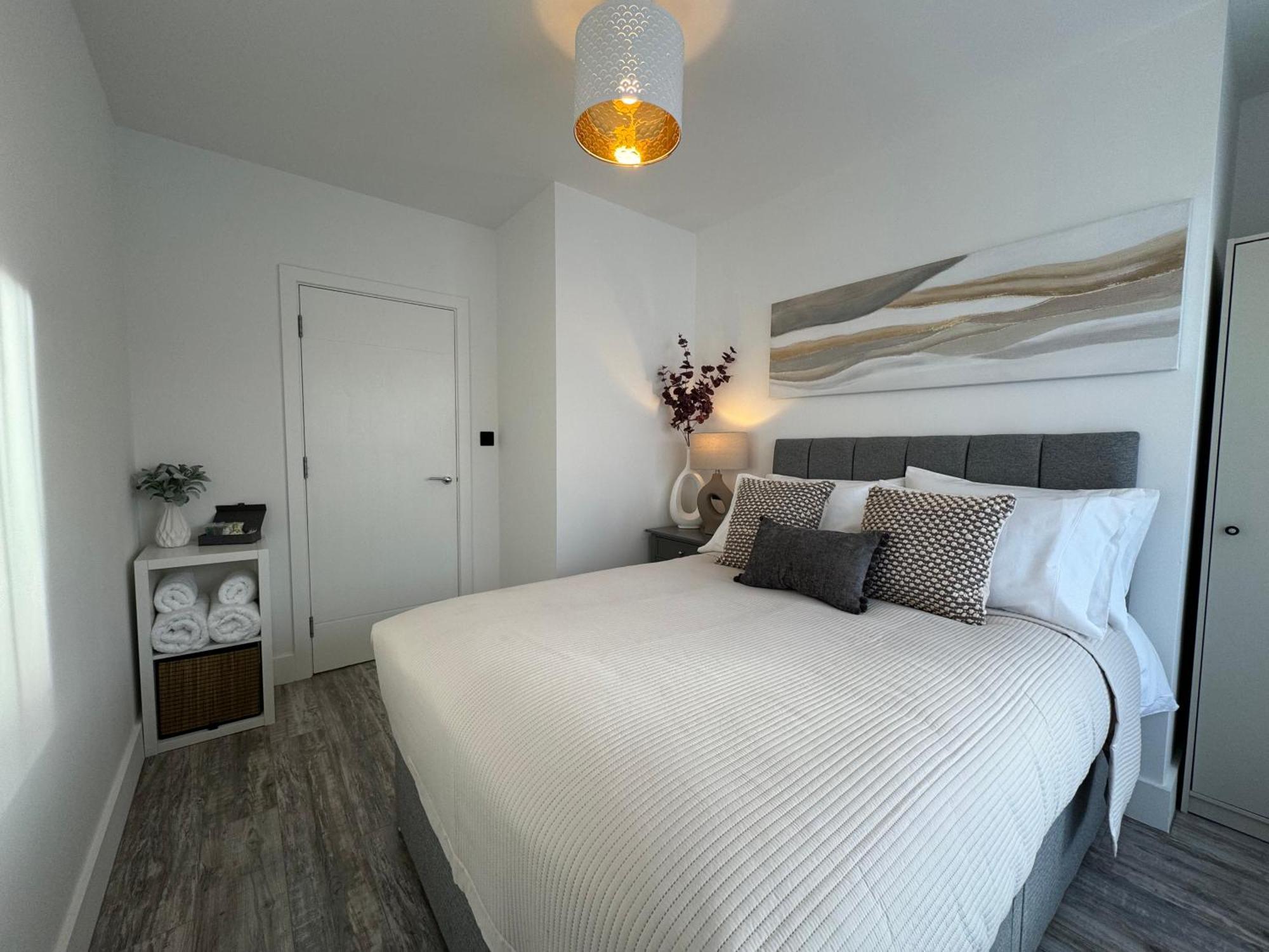 Modern One-Bedroom Apartment Swindon Exteriér fotografie