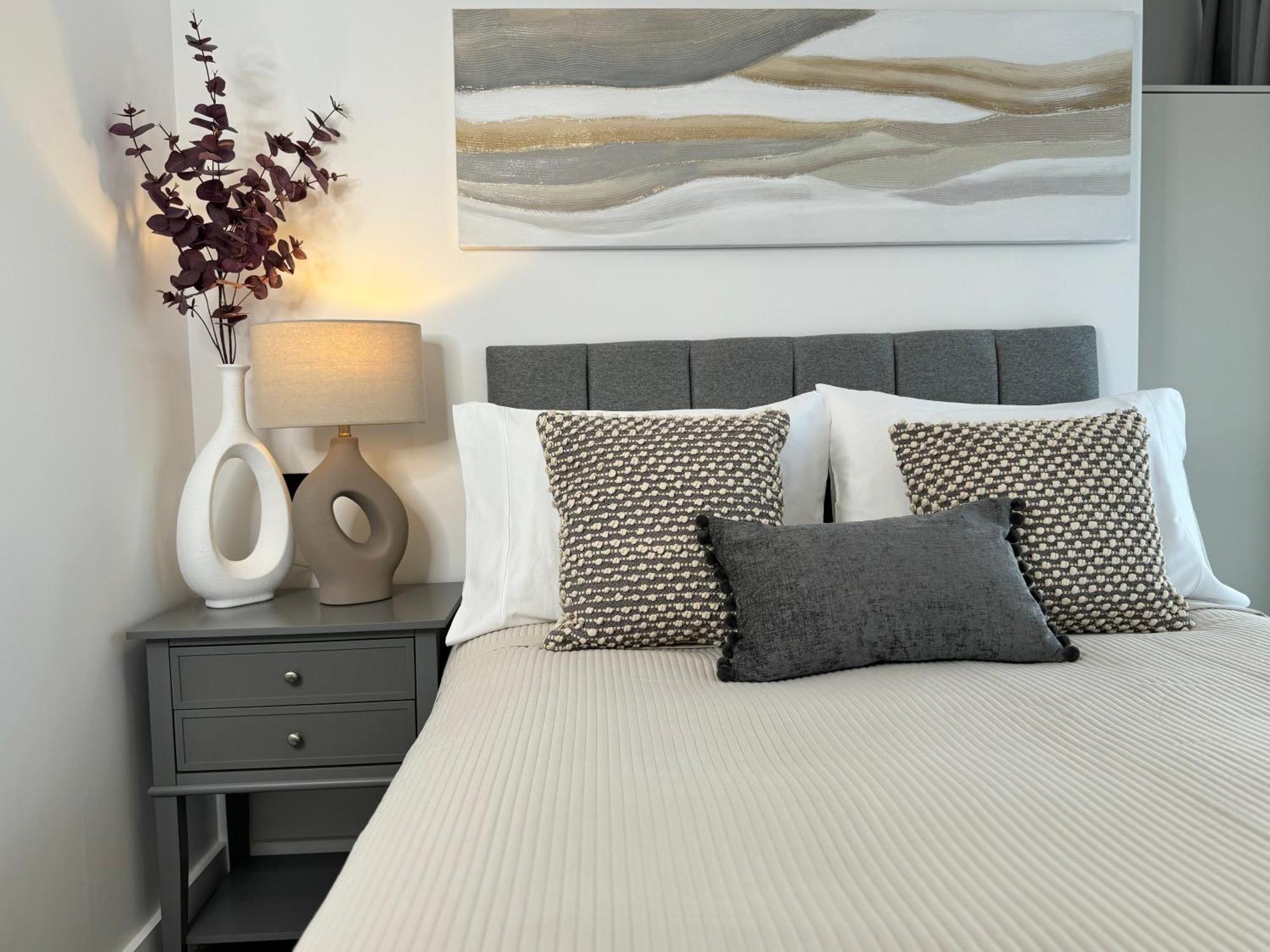 Modern One-Bedroom Apartment Swindon Exteriér fotografie